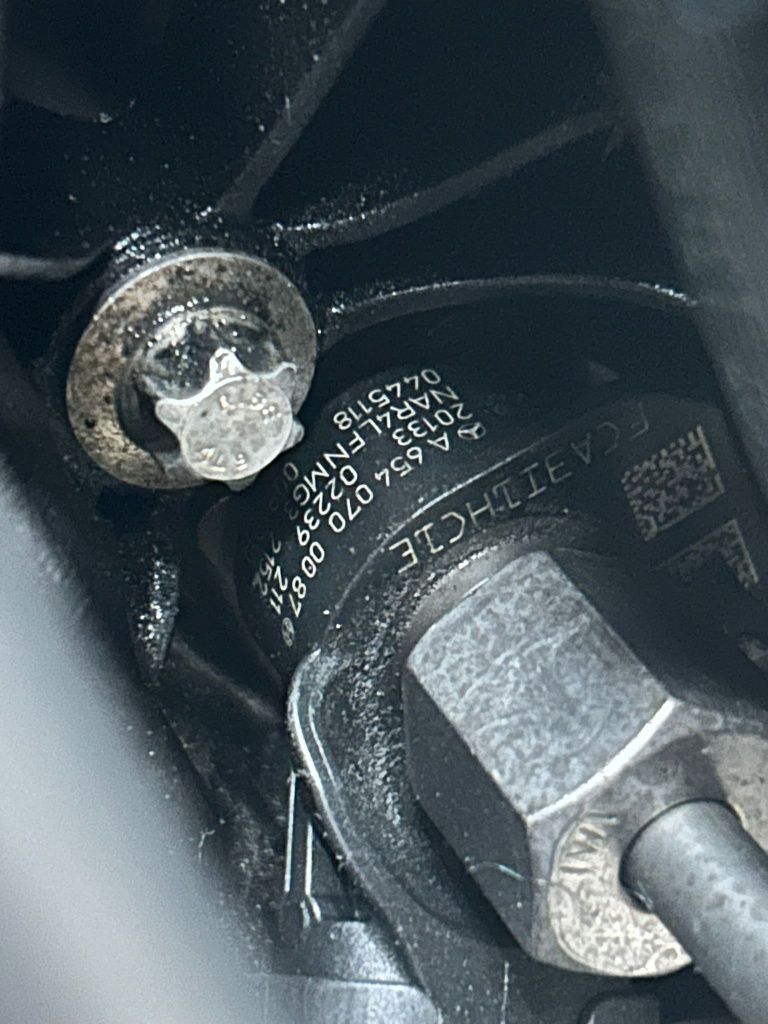 Injector Mercedes S Class w222 a 654 070 0087