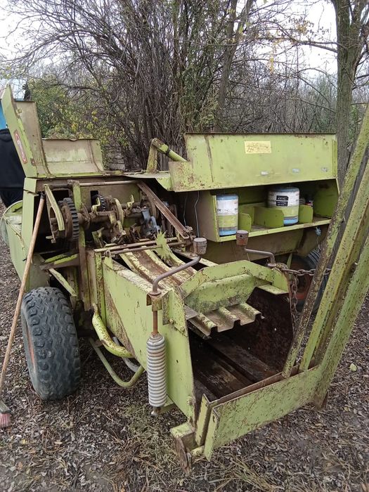 Vând presă baloti , cositoare , disc ,met