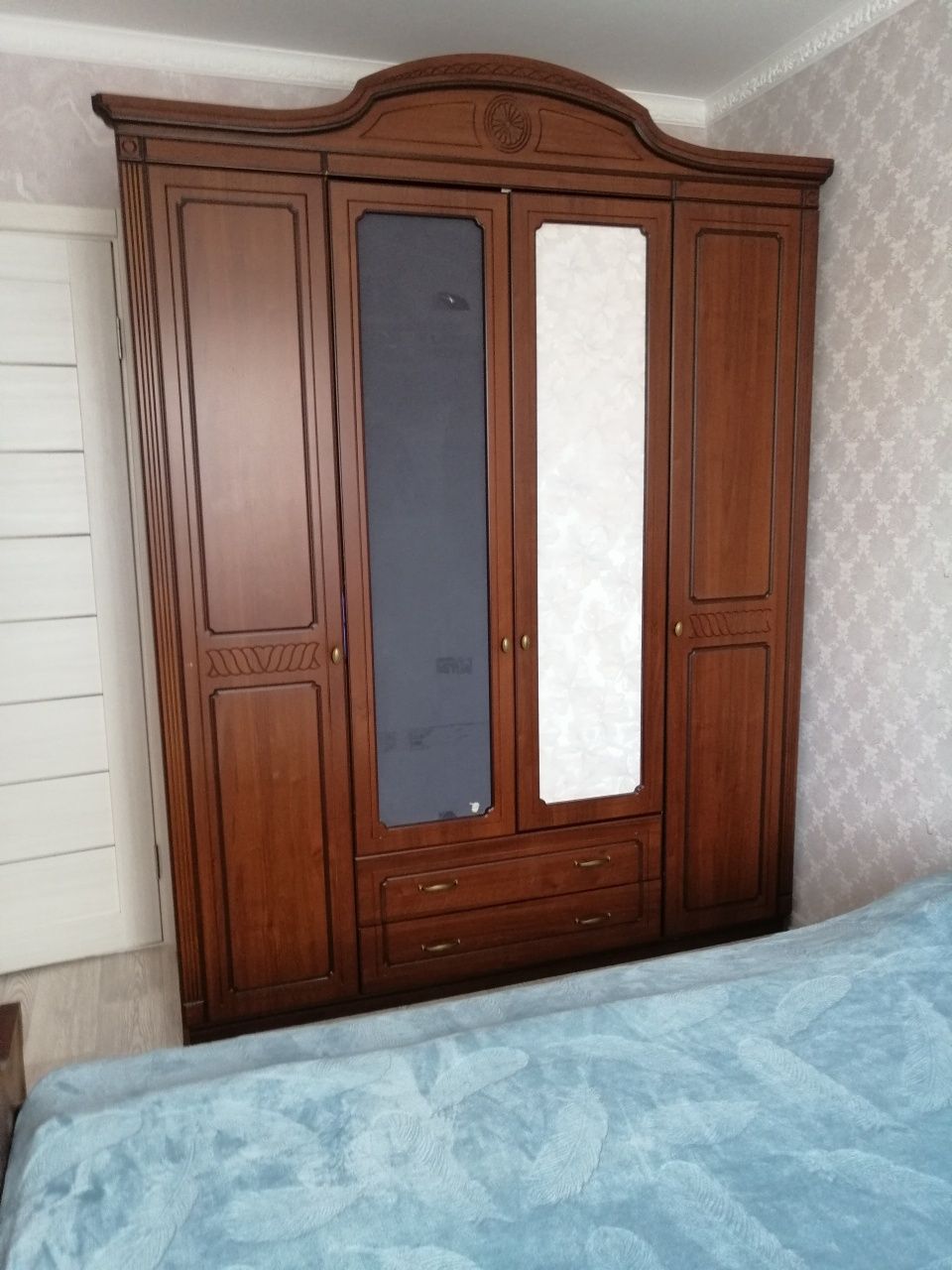 Продам 4х дверный шкаф