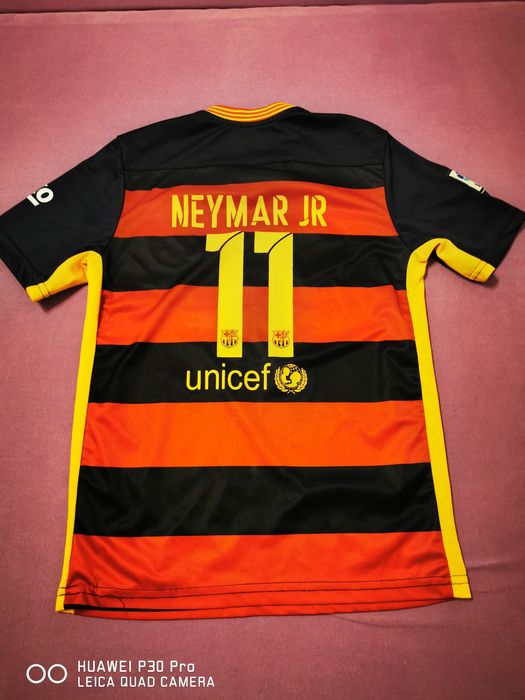 Футболна фланелка на Барселона и Неймар, номер 164!