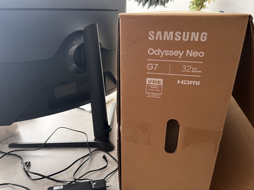 Monitor Samsung Odyssey Neo G7 32", 4K, 165Hz, Negru