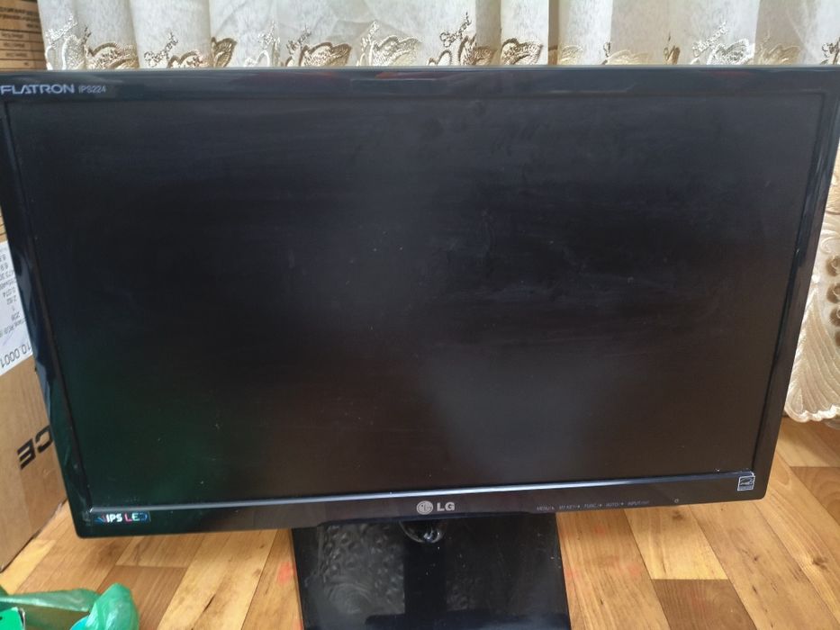 Монитор LG IPS 22 диагональ