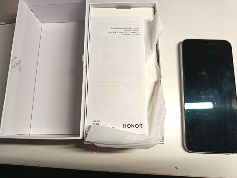 Продаю телефон хонор 400лайт новый