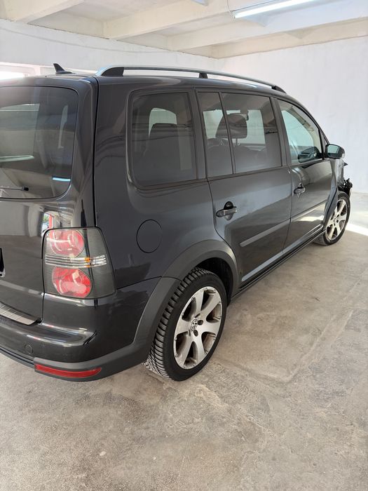 Vw Touran Cross AVARIAT