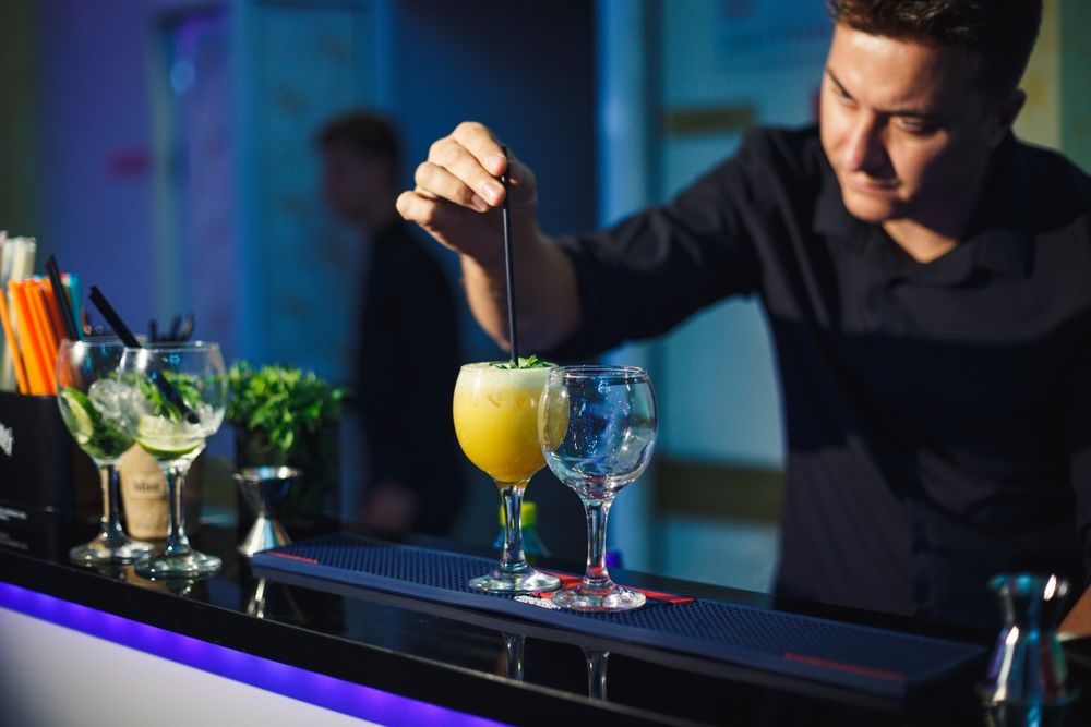 Bar Cocktail/Bar mobil/Bar evenimente/Tort shoturi/Tortul mirelui