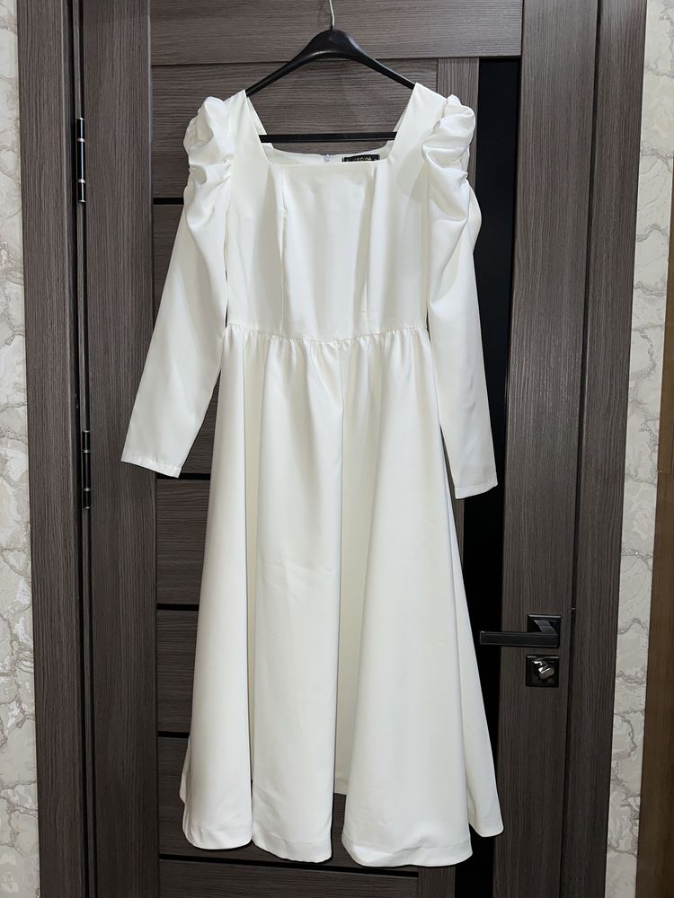 Очень нежное белое платье