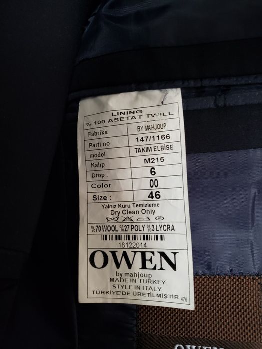 Costum slim fit ca nou