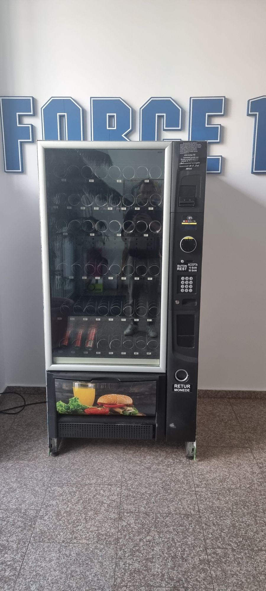 Automat/tonomat snack vending