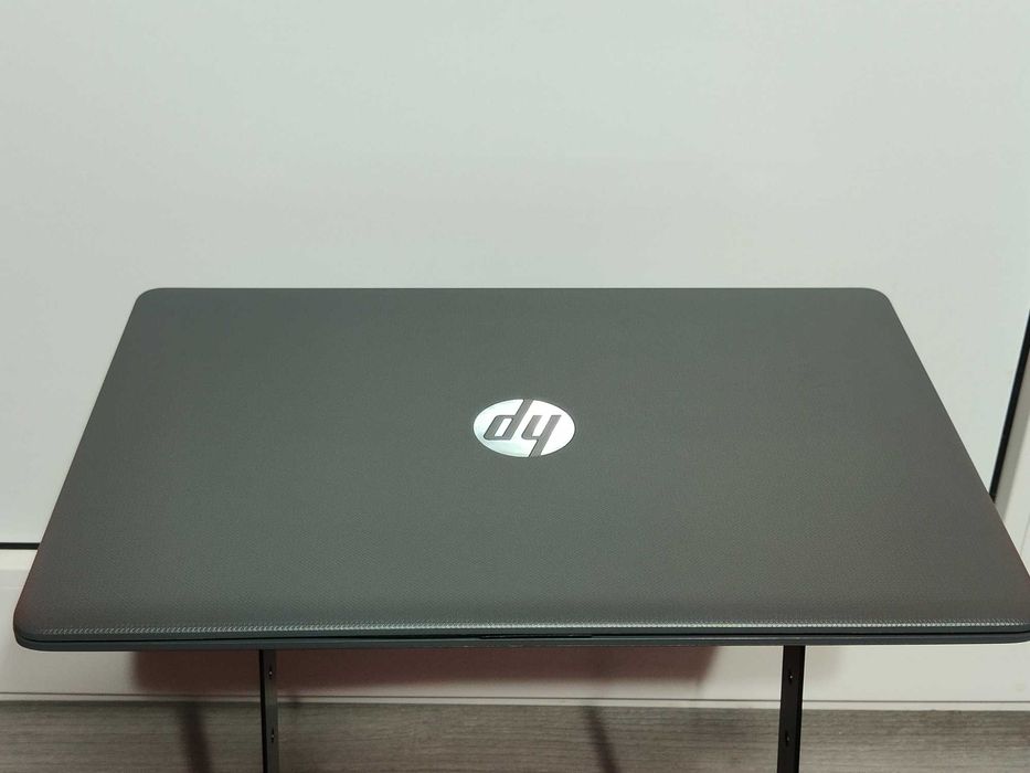 Laptop HP procesor AMD Ryzen 3 15.6 Full HD 8GB 256GB SSD AMD Radeon