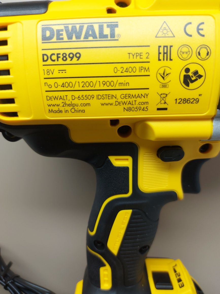 Нов гайковерт Dewalt DCF899P1