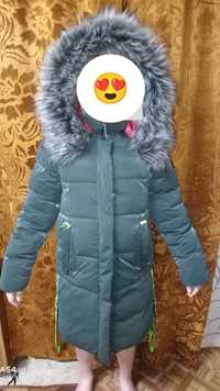 Продам куртку на девочку очень теплую. И казахский национальный костюм