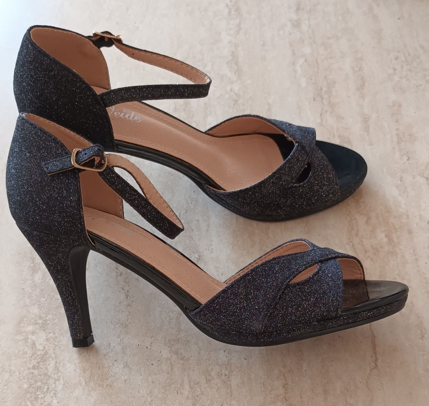 Vand sandale elegante