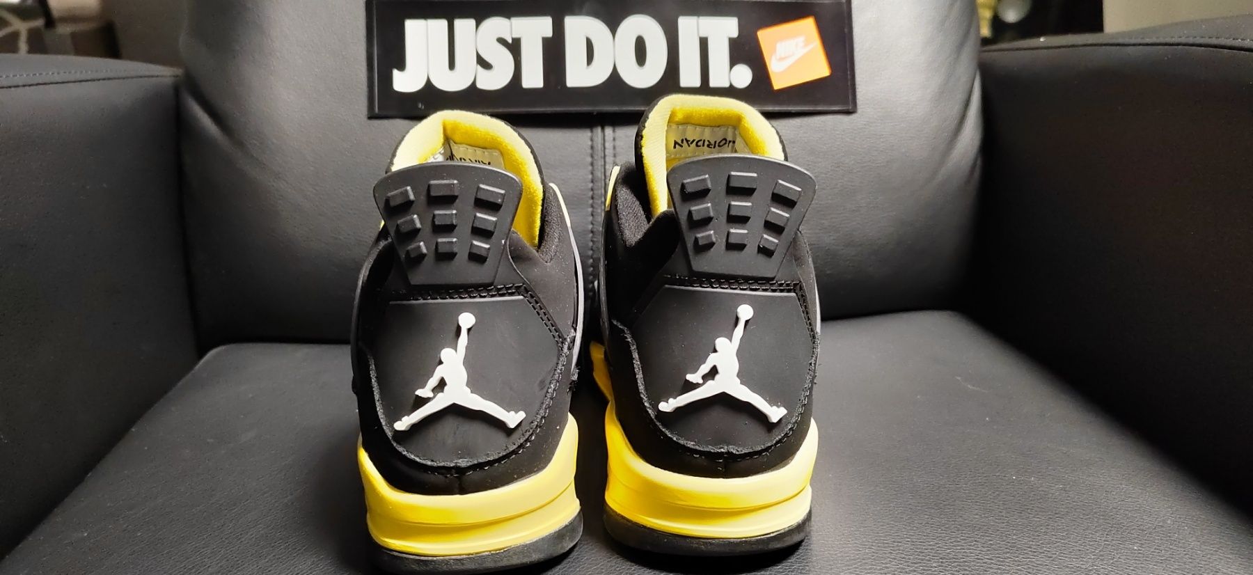 Nike Air Jordan Retro 4 Thunder, номер 40