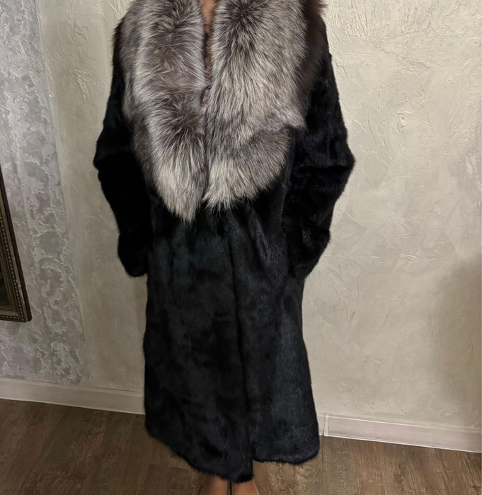 Продам шубу норковую, воротник песец