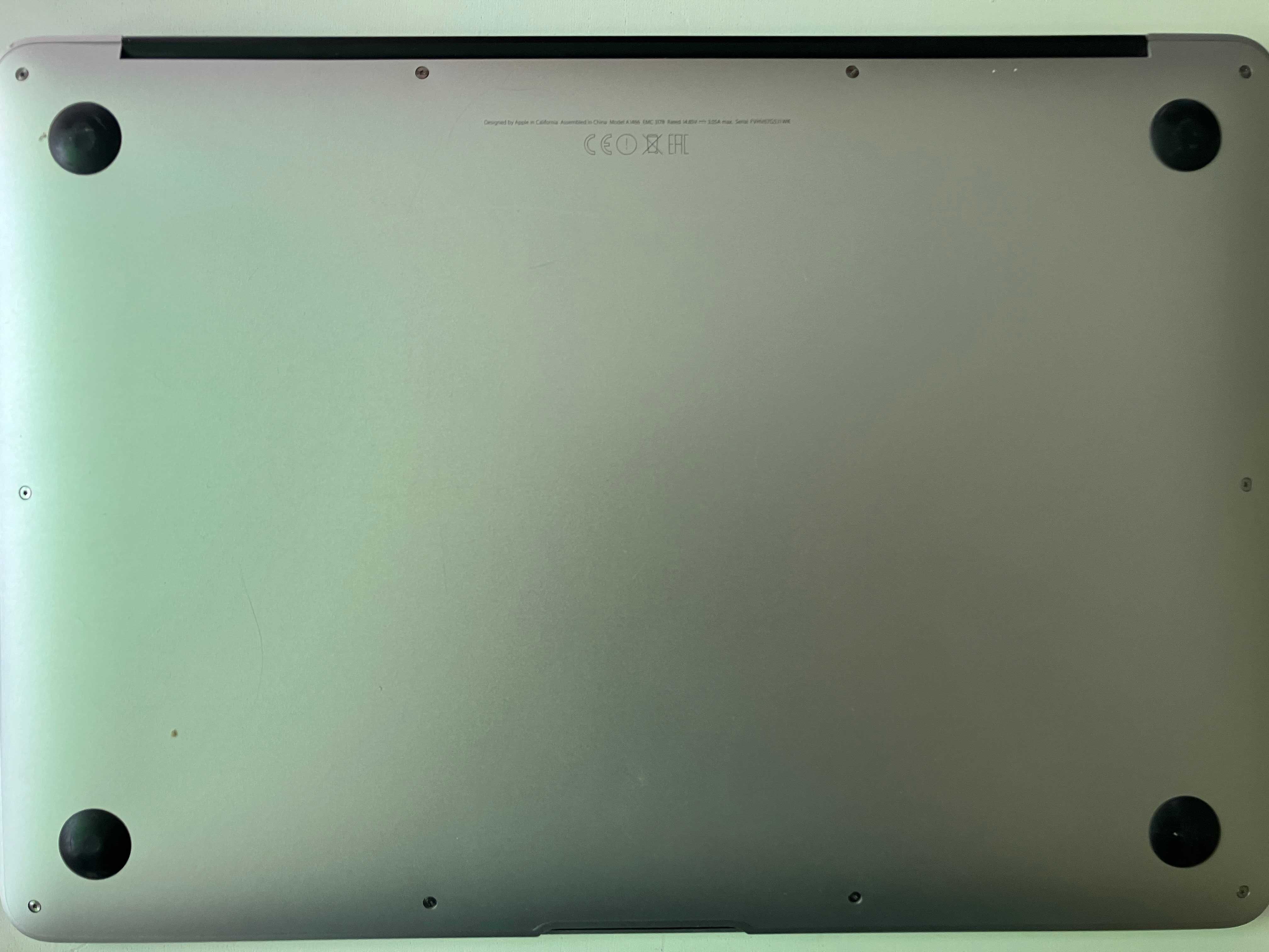 Vând MacBook Air 2017, 13.3 inch, HDD 512, bateria 2-3h, cumparat emag