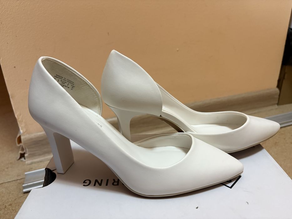 Официални бели обувки