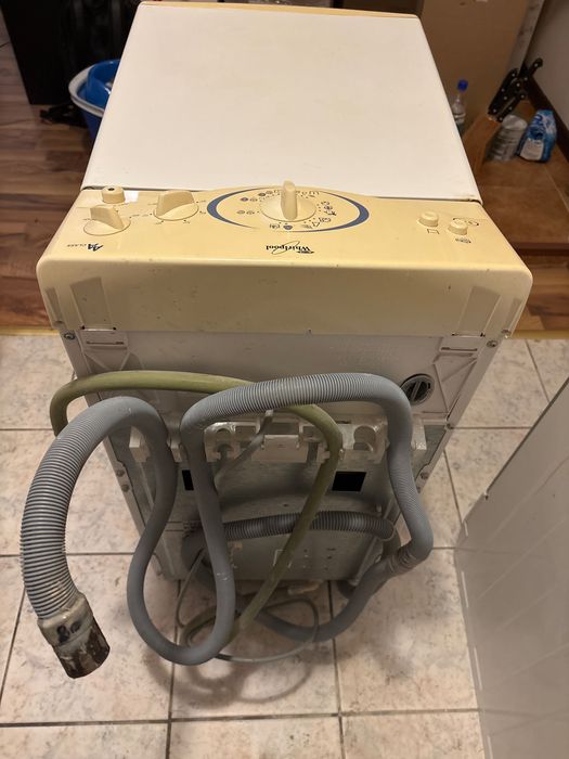 Mașină de spălat cu încărcare superioară în stare foarte bună.