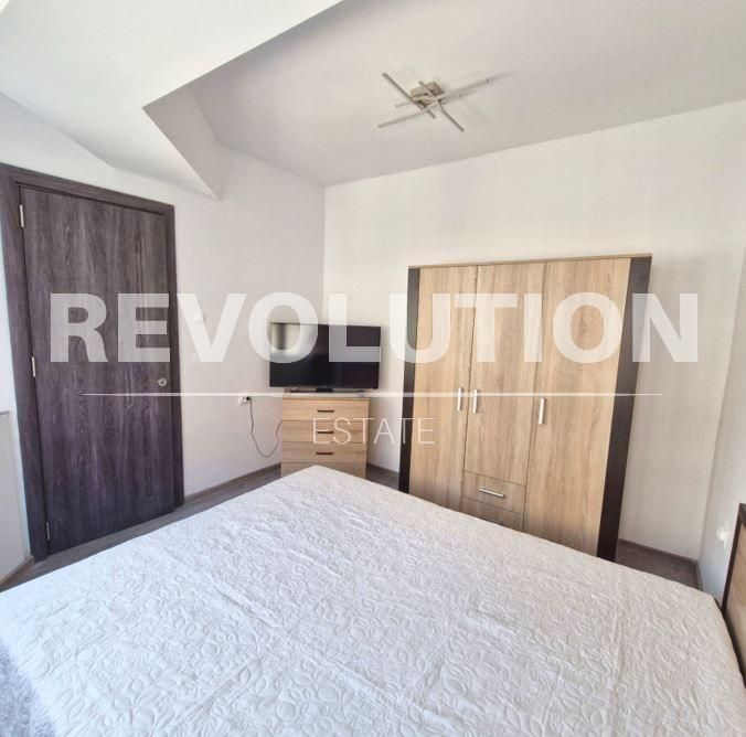 Тристаен апартамент в района на Колхозен Пазар!