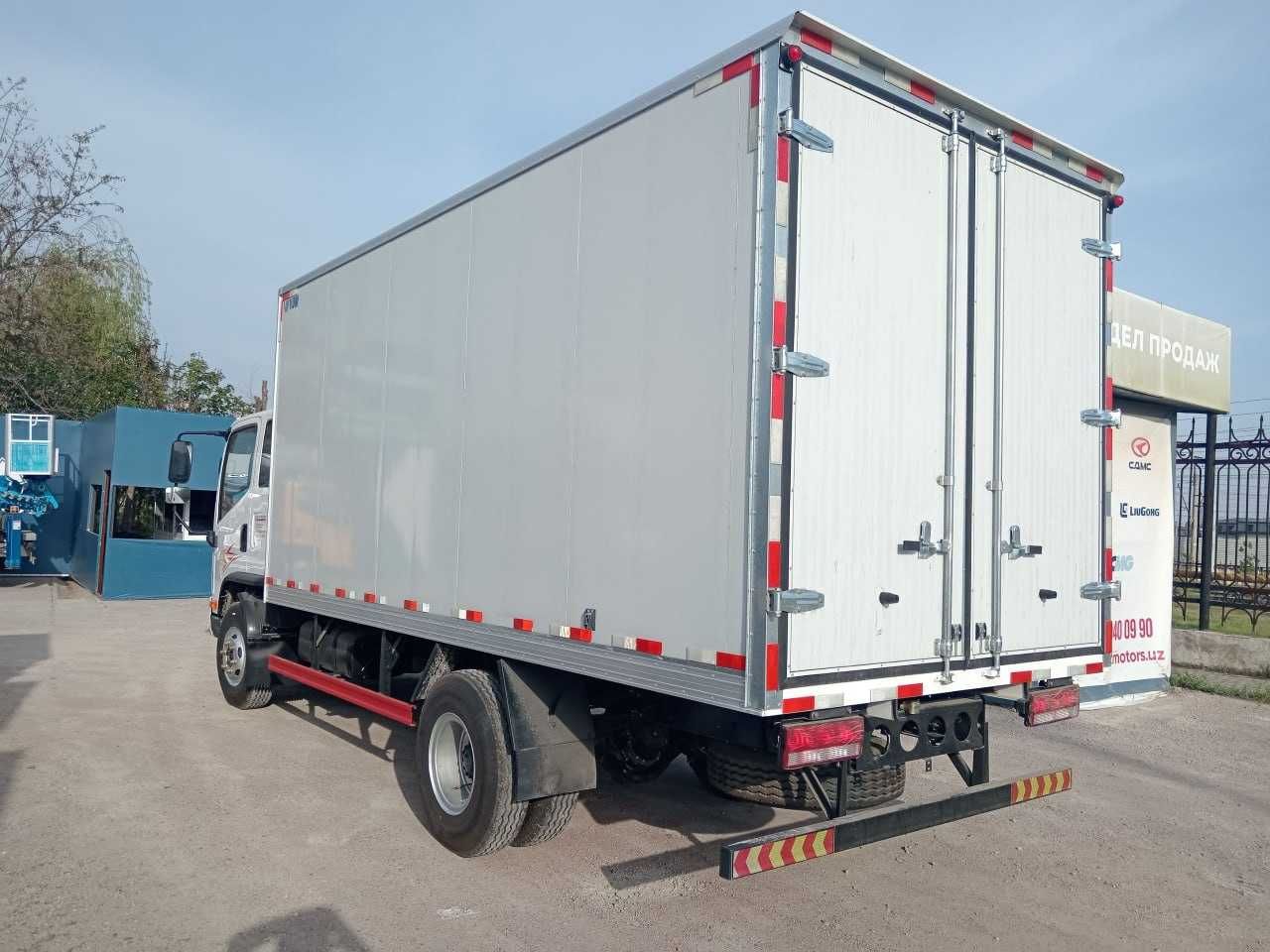 Автофургон промтоварный FAW Tiger V, (21,6 м³)