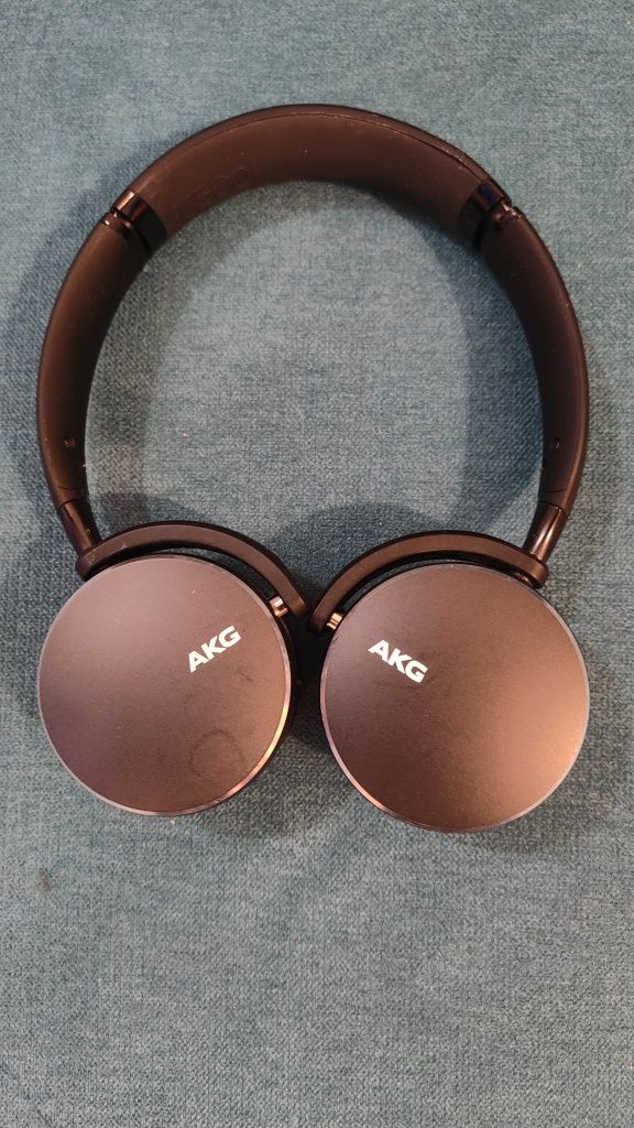 Vând căști AKG Y500 wireless