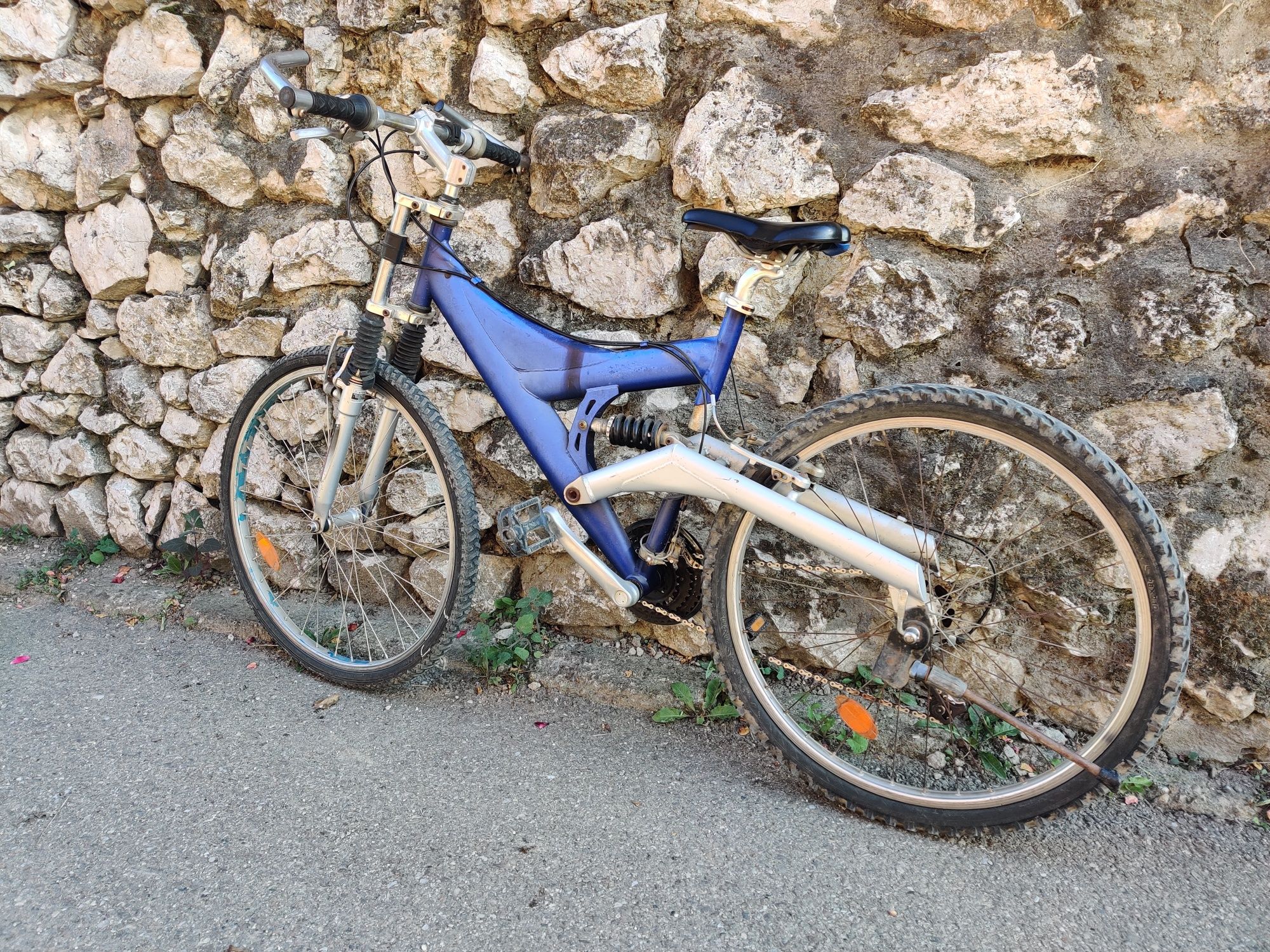 Bicicleta cu componente Shimano