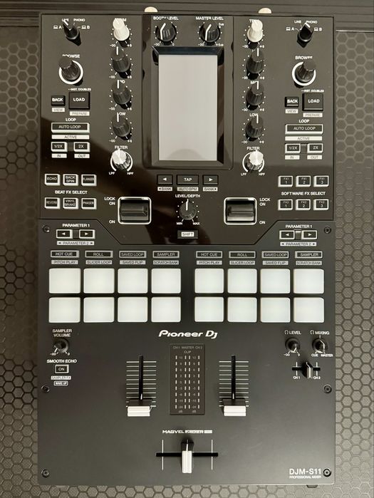 Vand Mixer Pioneer DJM S11 (stare excelentă)
