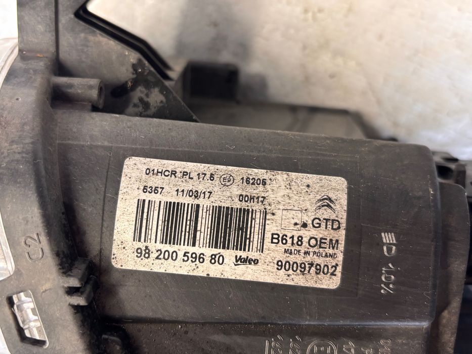 Ляв  фар Citroen C3