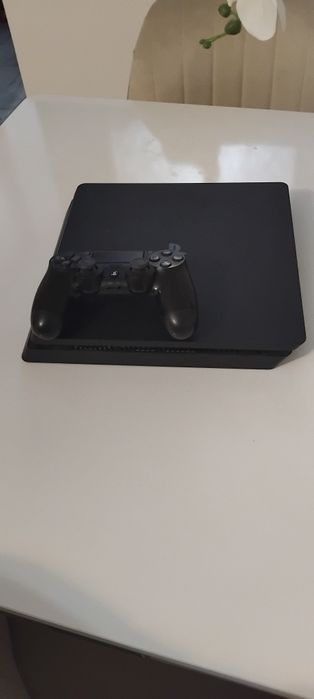 Vând PS4 Sony + controler