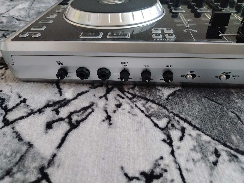 Конзола Numark N4