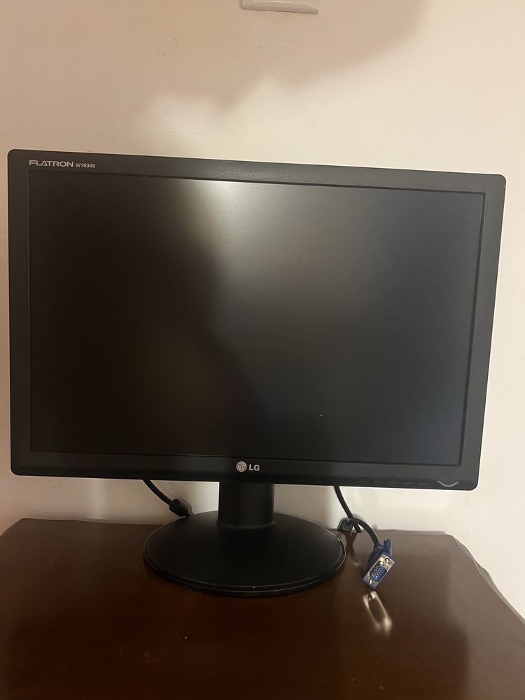 Продавам Монитор LG