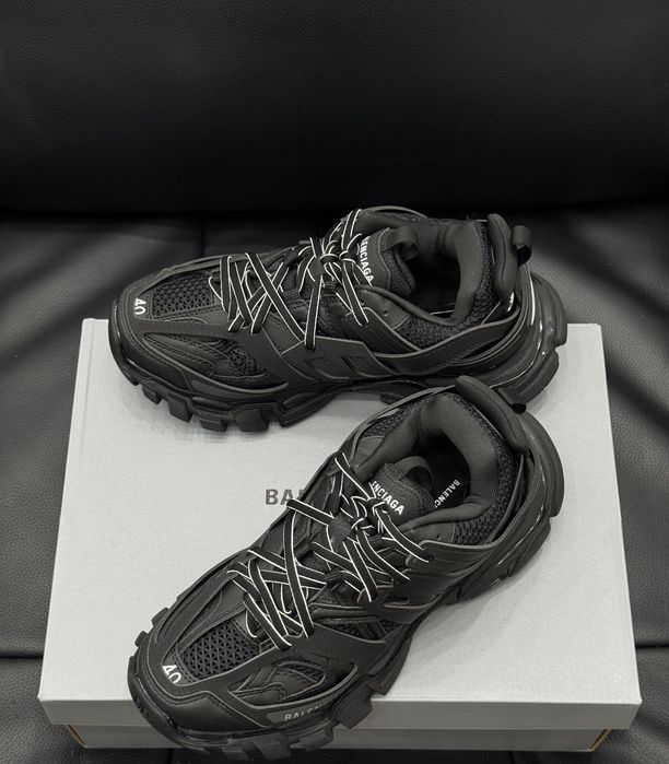 Balenciaga track