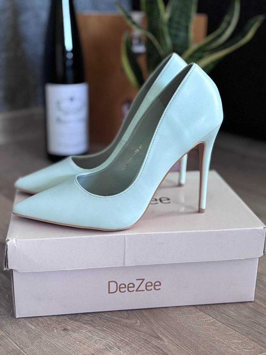 Елегантни обувки на висок ток