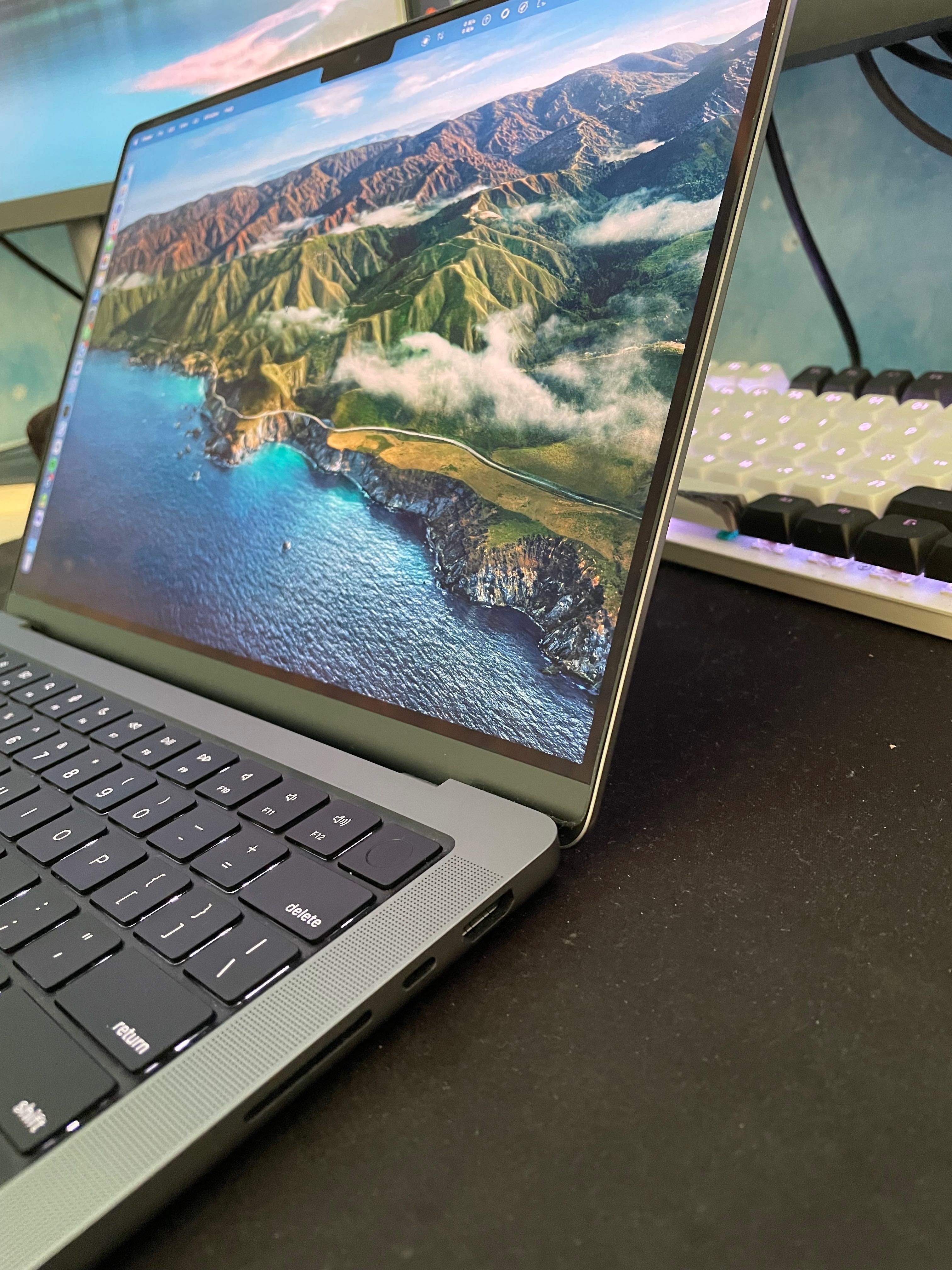 MacBook Pro 2021 14" 32 GB RAM, 512 GB SSD, 100% батерия, перфектен