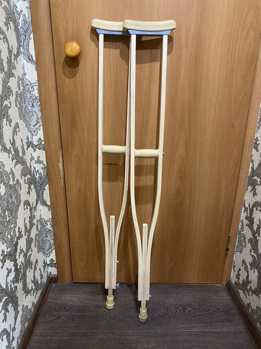Продам костыли и ортез