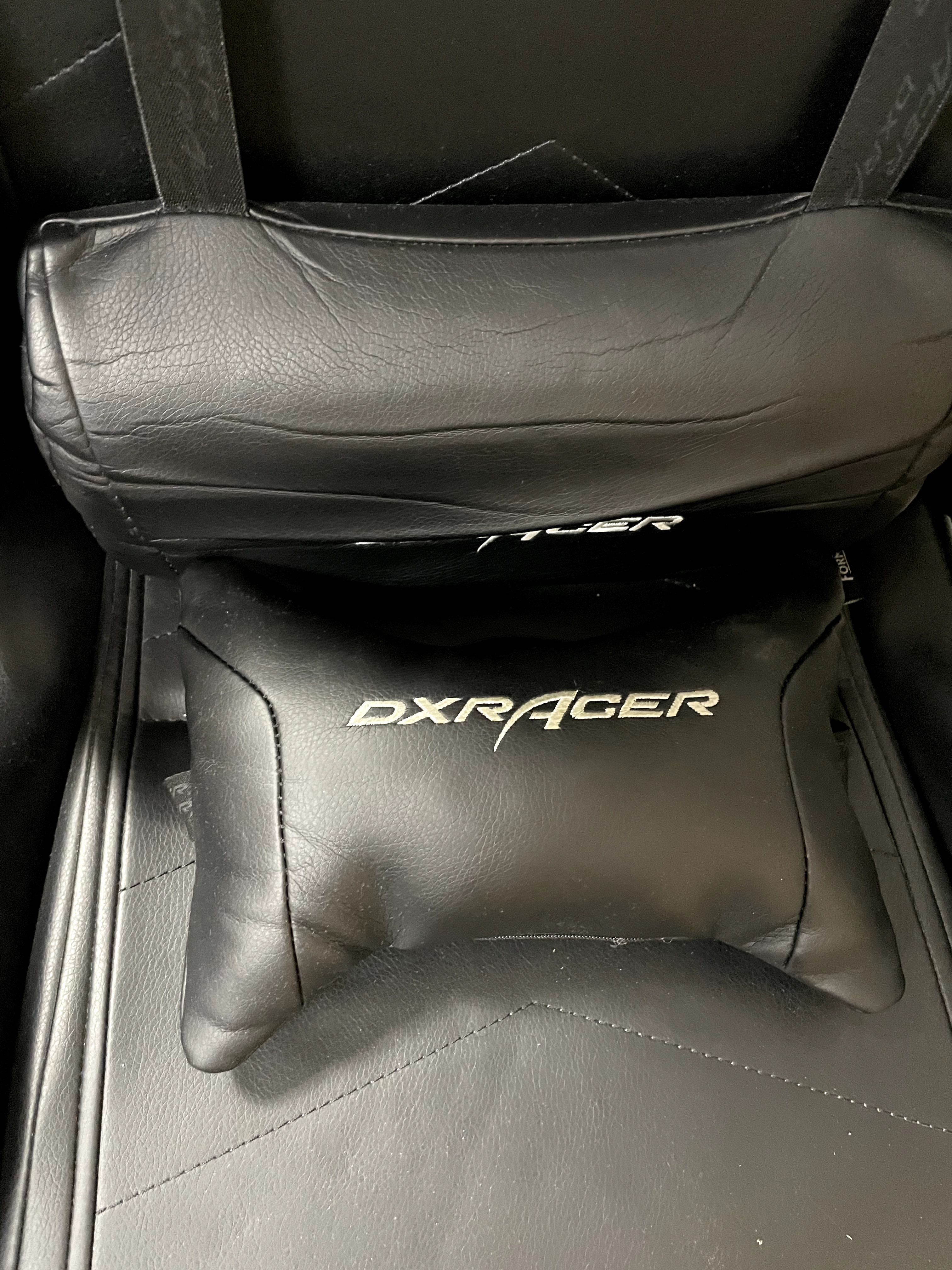 Scaun DXRacer negru din piele