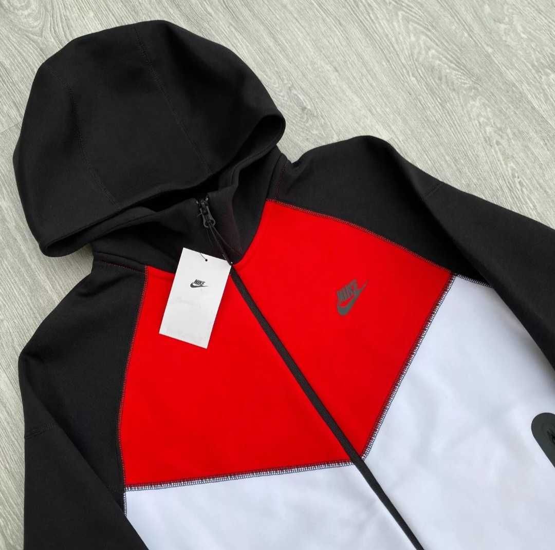 Nike tech fleece горнище червено и бяло.