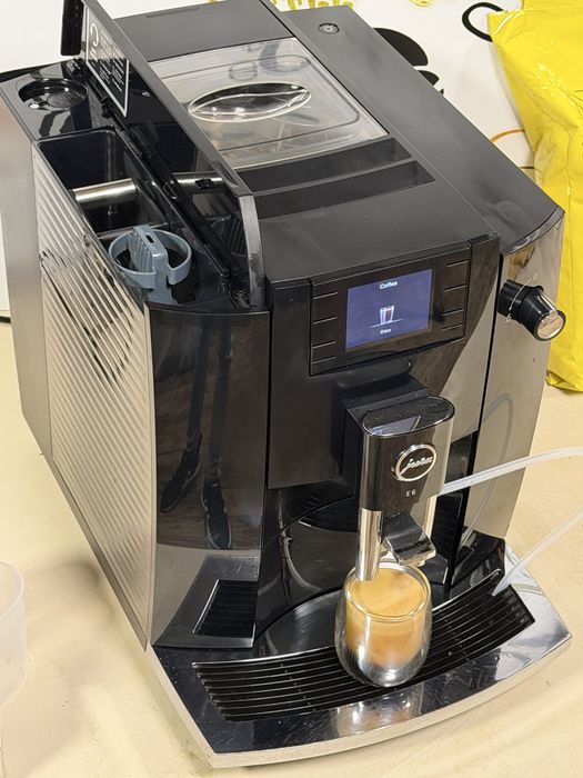 Кафемашина кафе автомат JURA E6 PIANO BLACK с гаранция