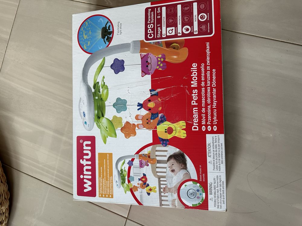 Продавам Музикална въртележка Winfun Многоцветна