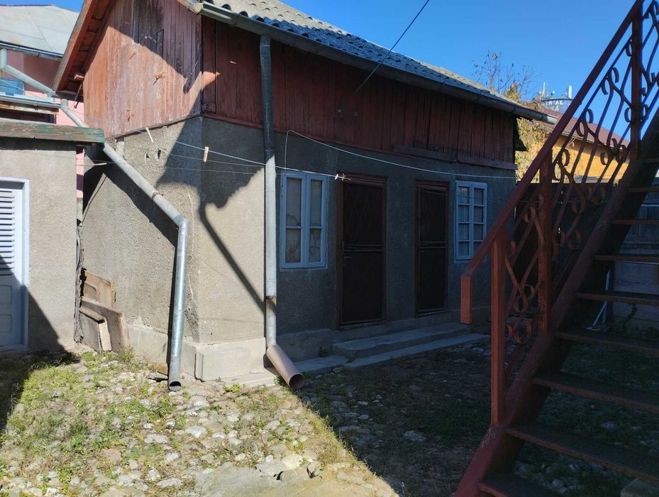 Casa Pucioasa complet utilata și mobilata, str Liliacului