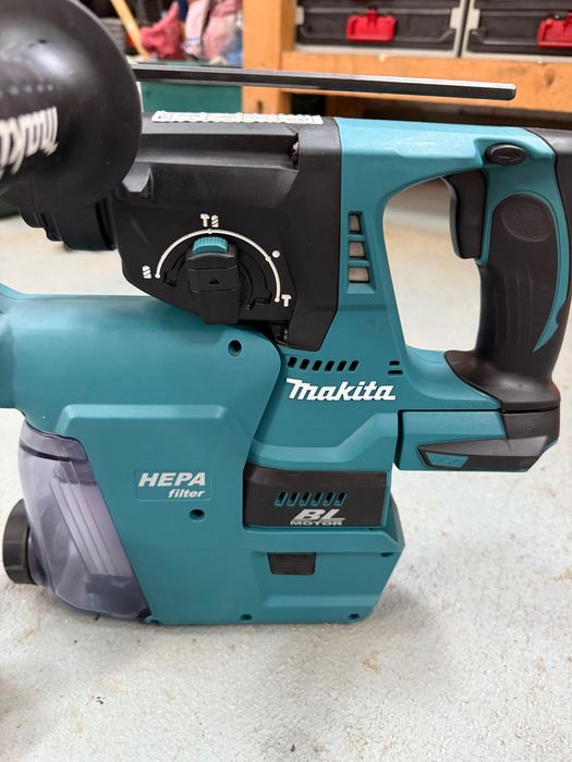 Makita DHR243 ciocan rotopercutor  cu acumulator 18 V+ aspirator