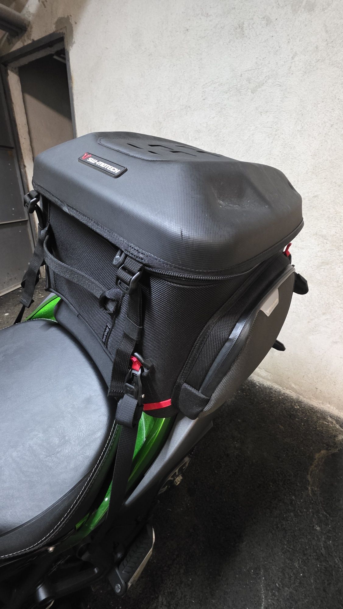 Мото чанта за опашка SW-Motech PRO Rearbag 22-34L
