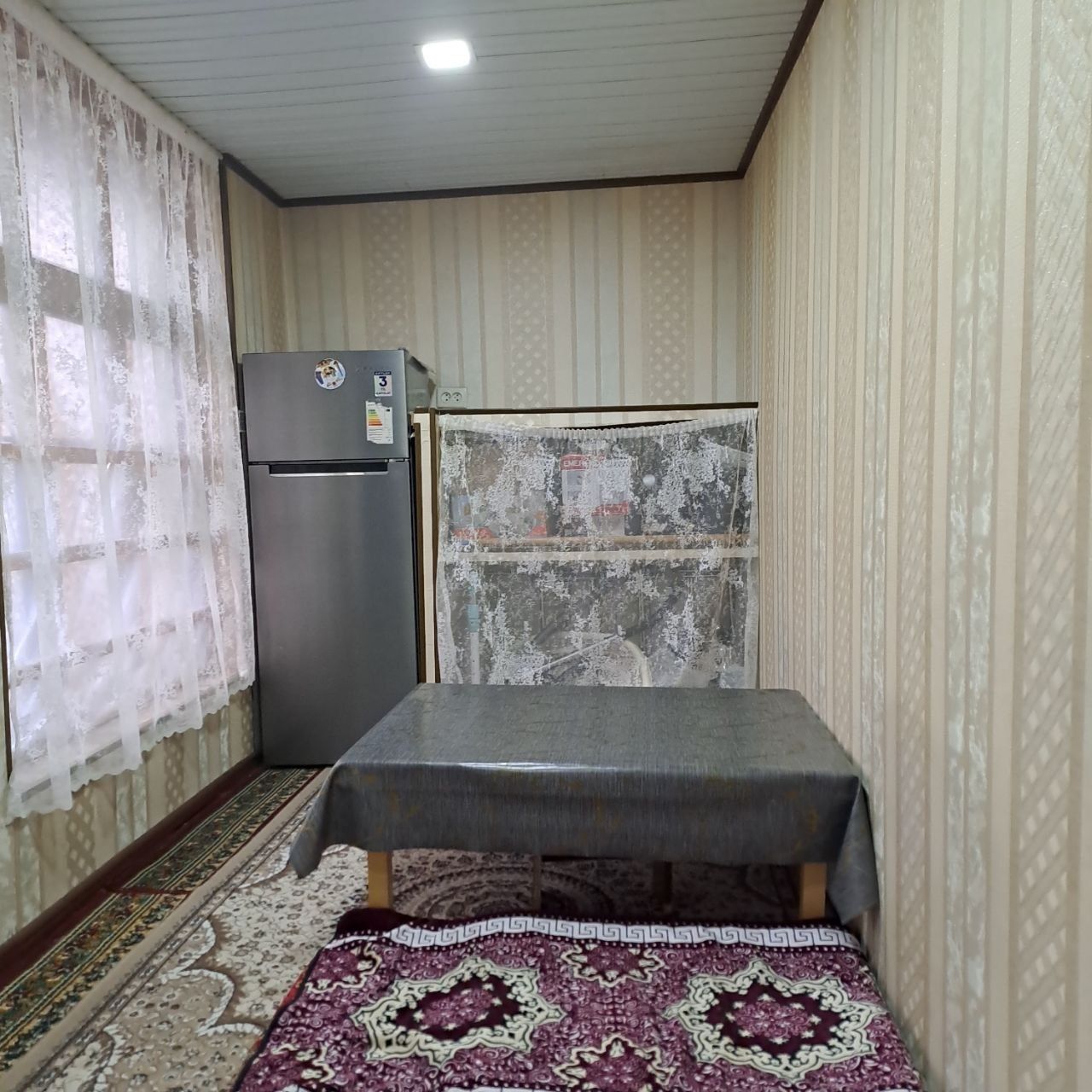 Uy sotiladi arentr ibin sino tahta bozor qarshisi 43 kv