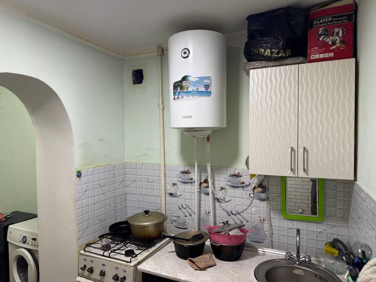Продам 1хона 1 этаж 4 этажлий дом