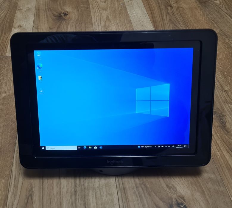 Microsoft Surface Pro 5 + Logitech Smart dock