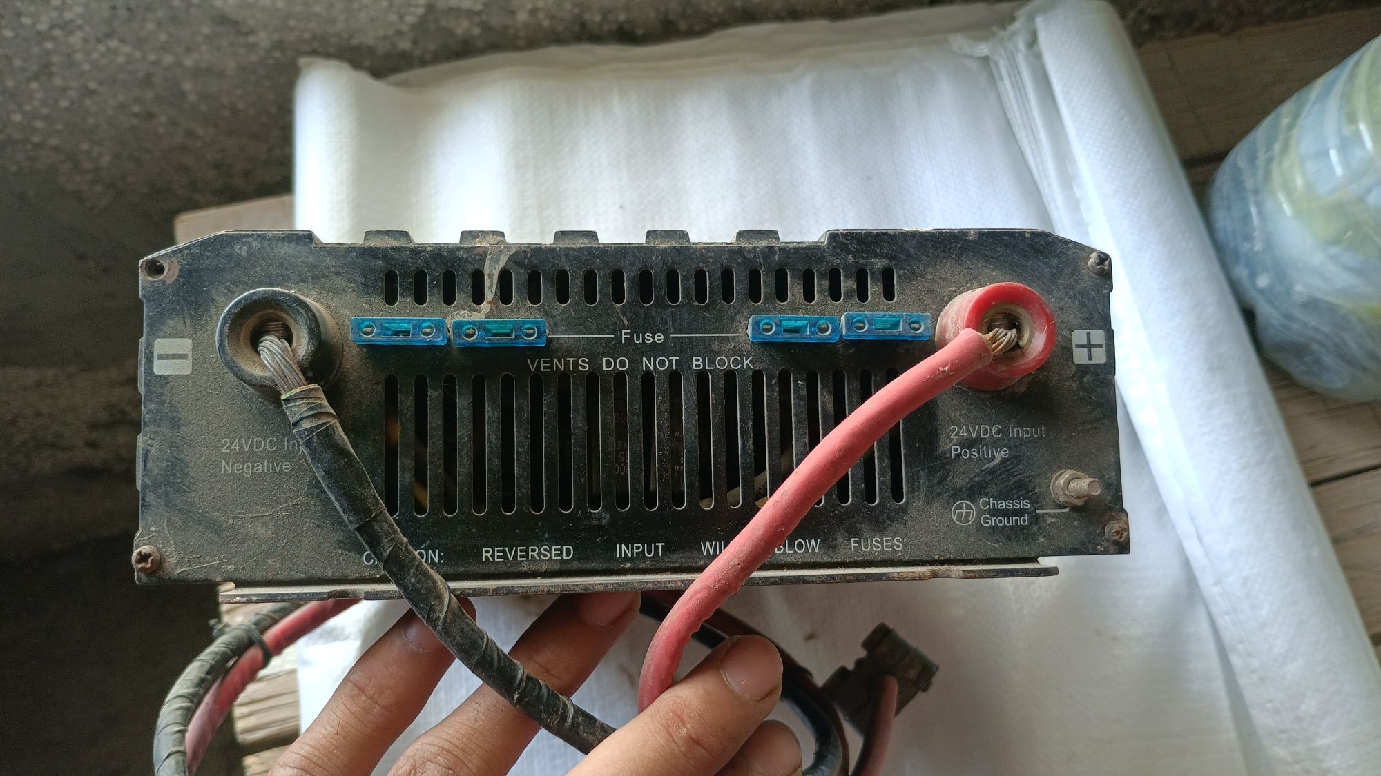 Инвертор NFA с DC 24V на АС 220v