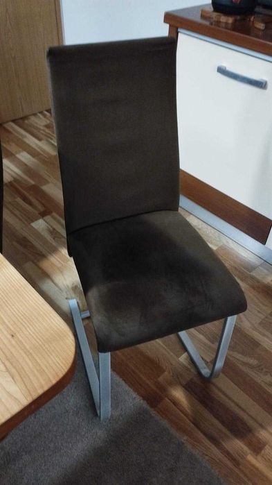 Vând 8 scaune de bucătărie/living