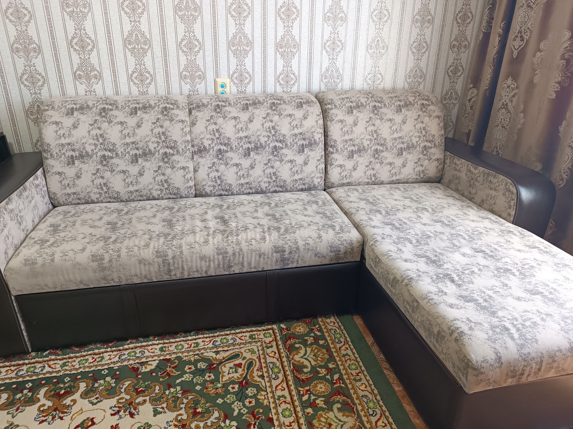 Продам диван с атаманкой
