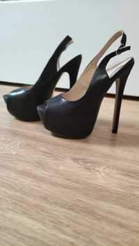 Дамски черни сандали на висок ток размер 35