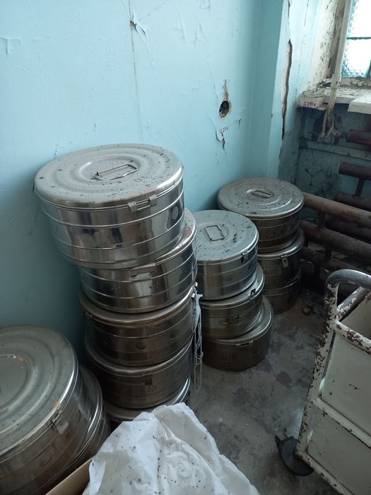 Продаются НЕДОРОГО б/у биксы 10 л, коробки медицинские для стерилизаци