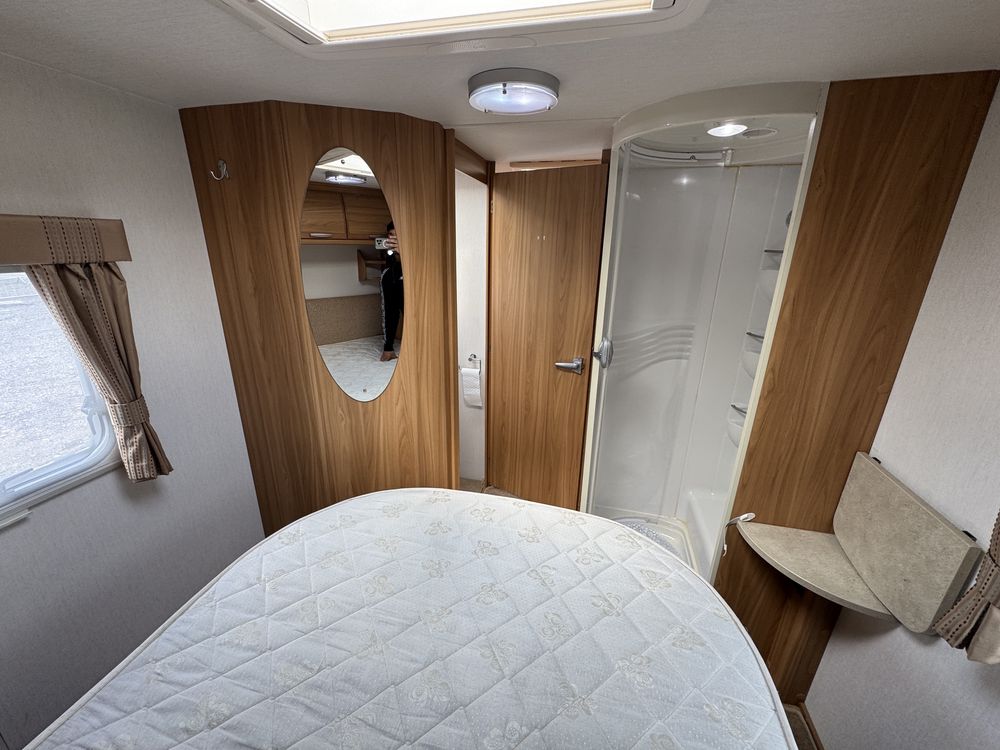 Rulota 2010 lunar lexon SI cu pat island,motor mover, cort mare etc